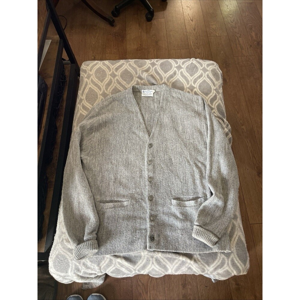 Virgin Orlon Acrylic Gray Mens Sweater Sz LG Pockets Ribbed W Buttons